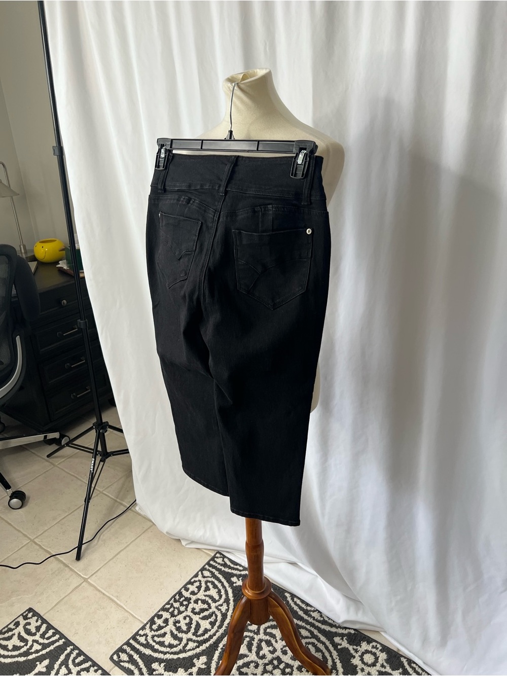 VENUS Black Denim Capri Jeans – Women’s Size 6 – Stretch Cropped Pants - Picture 6 of 10